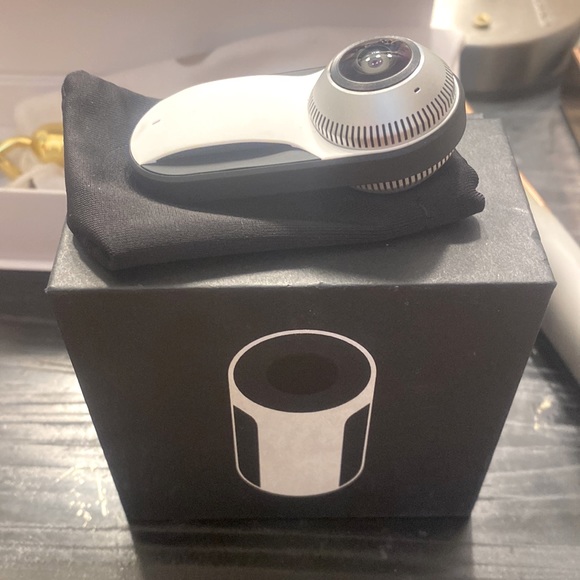 Essential camera - Picture 2 of 4